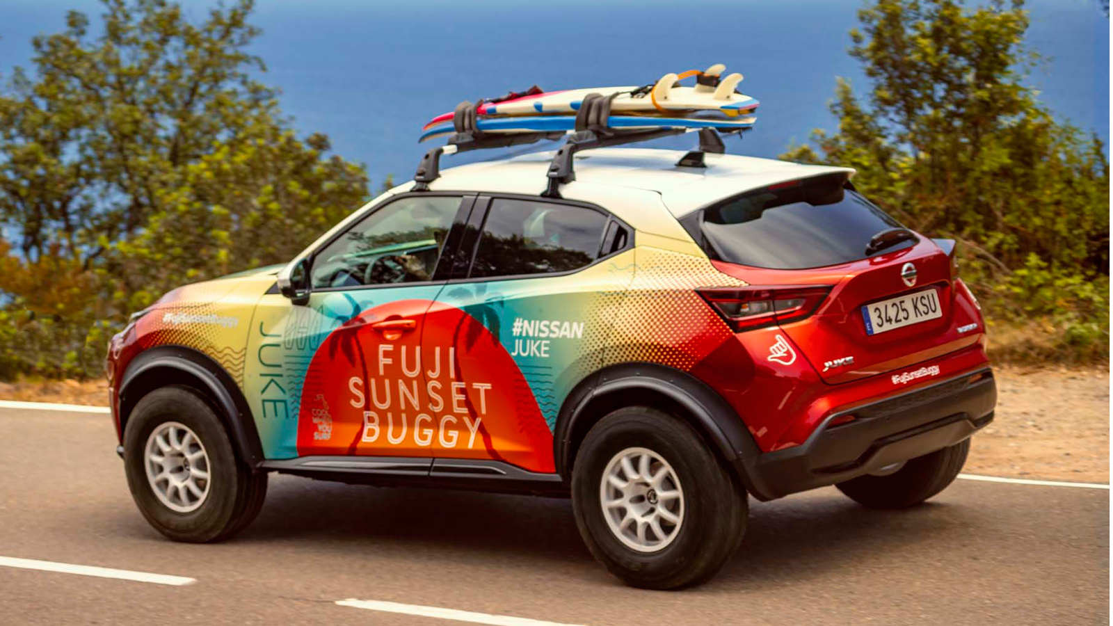 Το JUKE πήρε το όνομα του χάρη στο χρώμα που συνδυάζει τους πορτοκαλί τόνους του ηλιοβασιλέματος πάνω από το όρος Fuji στην Ιαπωνία με τα μεσογειακά η